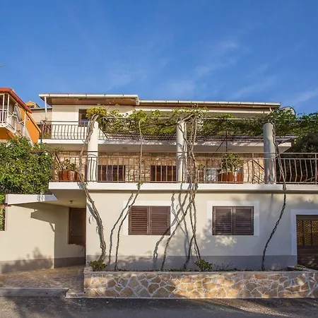 Guest house Robert 3*